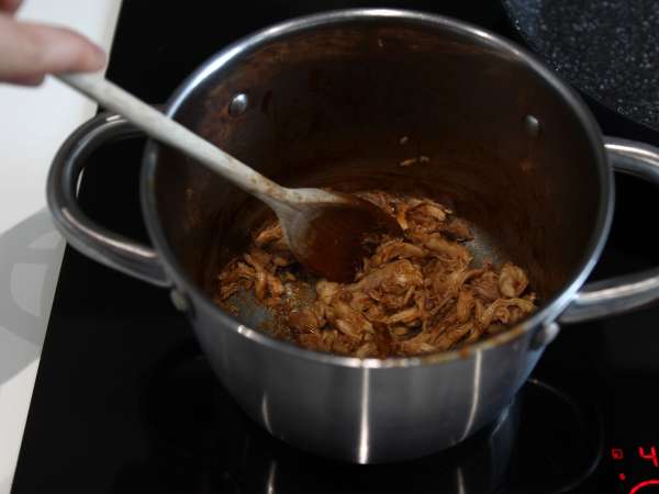 Макси сандвич със сирене на скара в американски стил: пилешко месо, авокадо, бекон - Подготовка стъпка 4