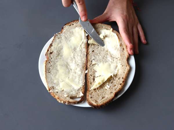 Макси сандвич със сирене на скара в американски стил: пилешко месо, авокадо, бекон - Подготовка стъпка 8