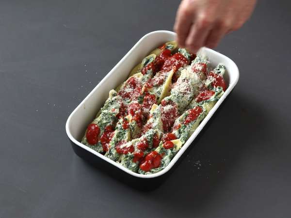 Conchiglioni, пълнени с рикота и спанак: неустоимо печено вегетарианско ястие - Подготовка стъпка 8