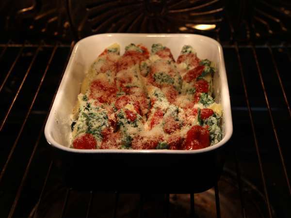 Conchiglioni, пълнени с рикота и спанак: неустоимо печено вегетарианско ястие - Подготовка стъпка 9