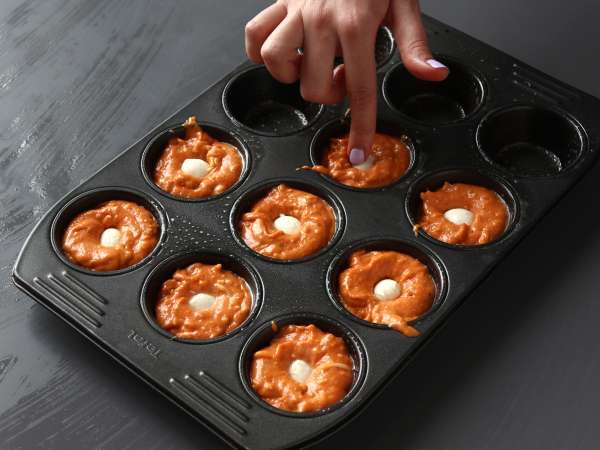 Доматени мъфини с топящо се сърце от моцарела - Подготовка стъпка 5