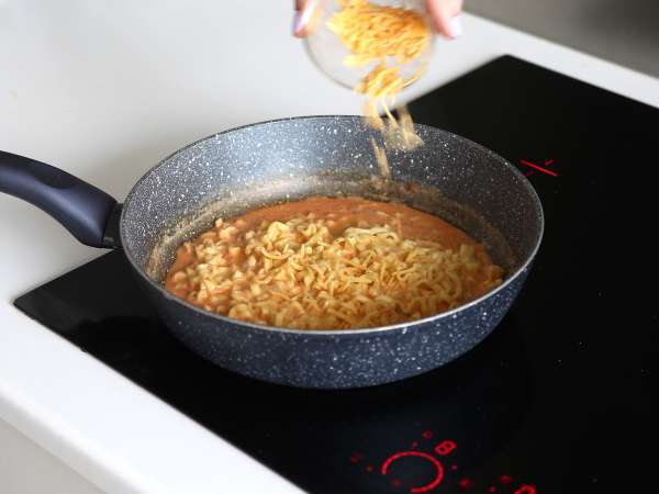 Как да приготвяме Buldak noodles carbonara flavour? Най-добрата рецепта! - Подготовка стъпка 7