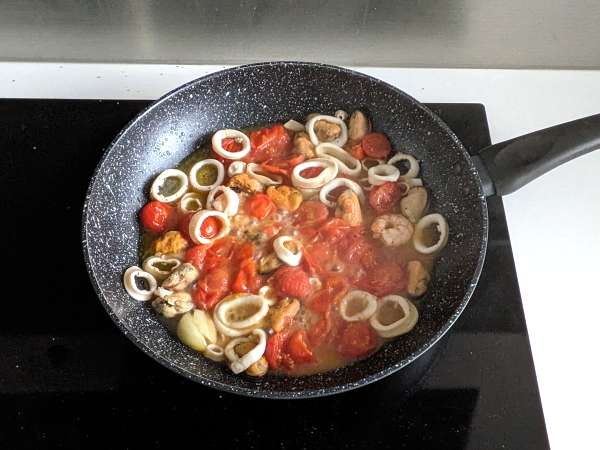 Паста със замразени морски дарове - вкусен и много бърз първи курс - Подготовка стъпка 3