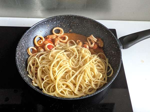 Паста със замразени морски дарове - вкусен и много бърз първи курс - Подготовка стъпка 5