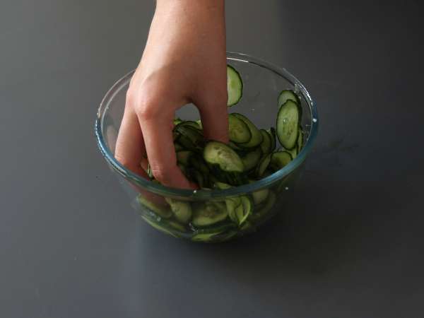 Японска салата от мариновани краставици - Подготовка стъпка 3