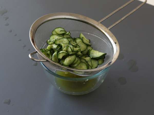 Японска салата от мариновани краставици - Подготовка стъпка 4