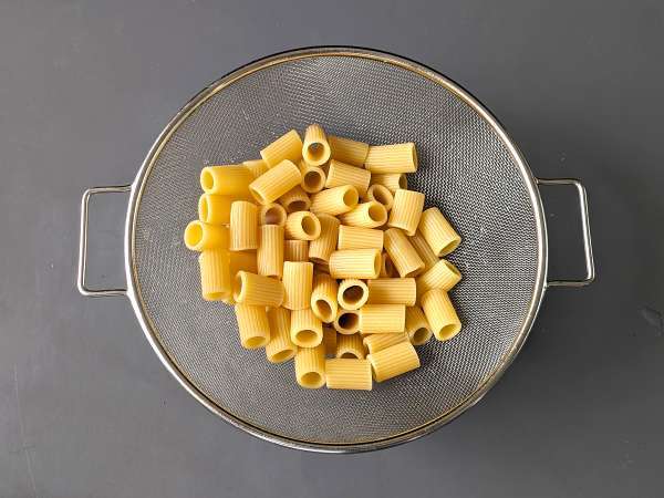 Студена паста с крем от авокадо, бадеми и чери домати: вегетарианска и много вкусна! - Подготовка стъпка 1