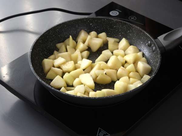 Шоколадов фъдж с круши - супер лесен десерт, който се приготвя само с 2 съставки! - Подготовка стъпка 2