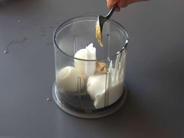 Лека майонеза с твърдо сварени яйца и без масло! Идеална, когато не можете да ядете сурови яйца! - Подготовка стъпка 2