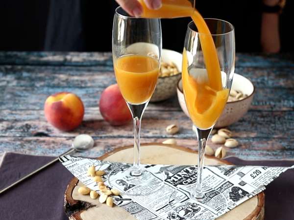 Bellini, лесният италиански коктейл с праскови, който можете да приготвите у дома! - Подготовка стъпка 1