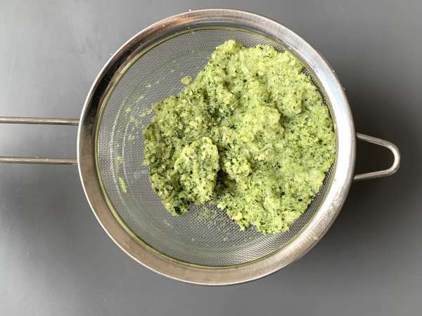 Фритюрник от тиквички със сос от кисело мляко и фета - Подготовка стъпка 1