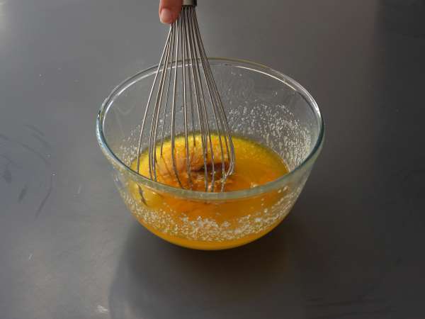 Торта с обърнати праскови, влажна, топяща се и карамелизирана - Подготовка стъпка 3