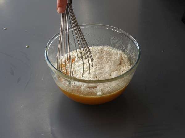 Торта с обърнати праскови, влажна, топяща се и карамелизирана - Подготовка стъпка 4