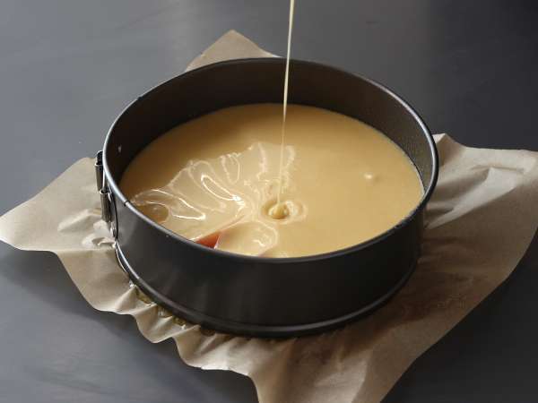 Торта с обърнати праскови, влажна, топяща се и карамелизирана - Подготовка стъпка 6