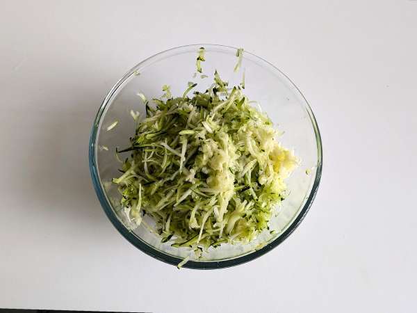 Бургер от тиквички и картофи във фритюрник - Подготовка стъпка 2