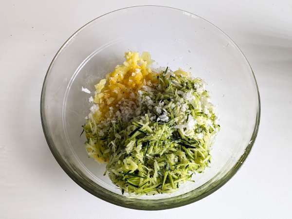 Бургер от тиквички и картофи във фритюрник - Подготовка стъпка 4