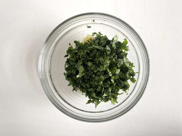 Сосът Чимичури: перфектното допълнение към печенето и барбекюто. - Подготовка стъпка 3