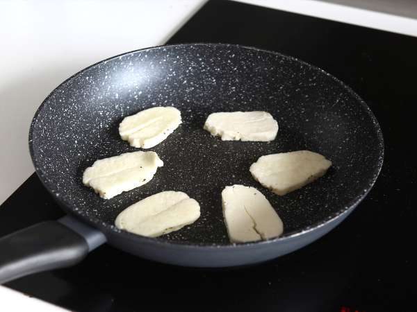 Сладко-кисело пържено халуми с мед и розмарин - Подготовка стъпка 3