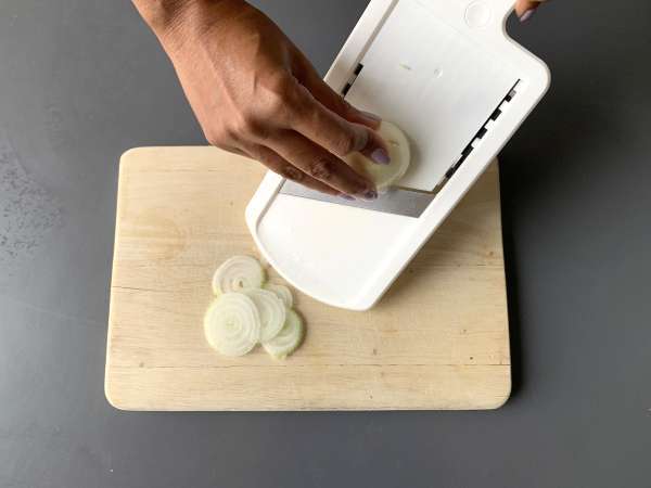 Хрупкав лук във фритюрника, супер хрупкав и вкусен - Подготовка стъпка 2