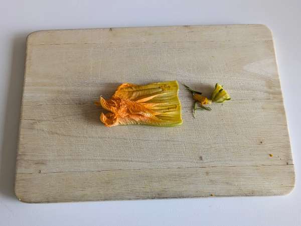 Паста с цветя от тиквички, рикота и шамфъстък - Подготовка стъпка 2