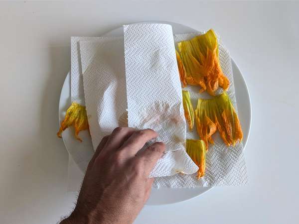 Паста с цветя от тиквички, рикота и шамфъстък - Подготовка стъпка 3