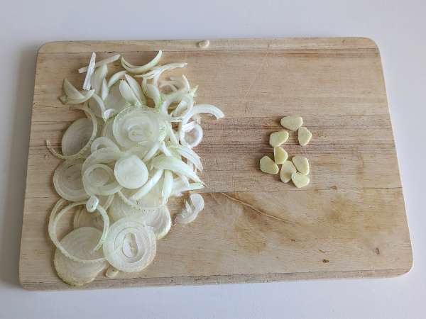 Кремообразна паста с лук: вкусно и супер евтино първо ястие! - Подготовка стъпка 1