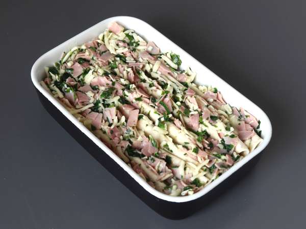 Какво да правим с тортилите Шунката, спанакът и моцарелата в гратена форма за торта с брънки - Подготовка стъпка 5