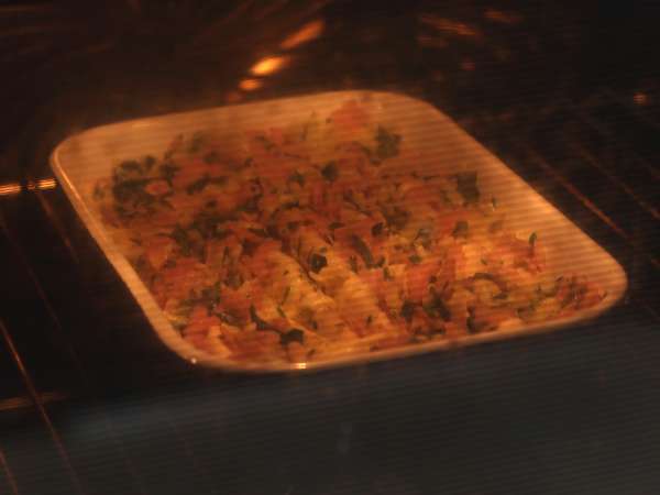 Какво да правим с тортилите Шунката, спанакът и моцарелата в гратена форма за торта с брънки - Подготовка стъпка 6