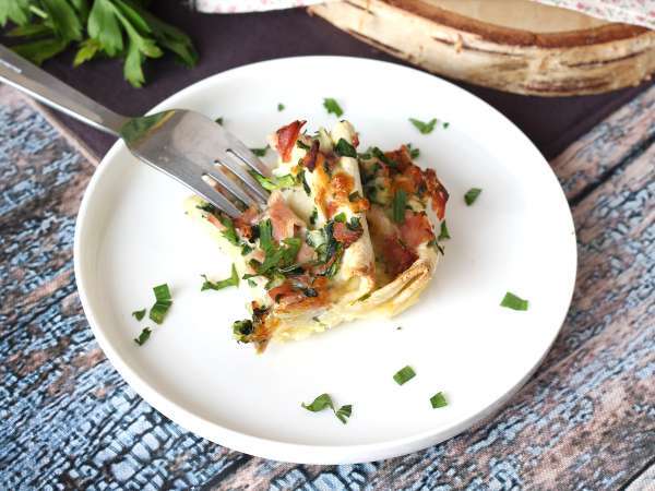 Какво да правим с тортилите Шунката, спанакът и моцарелата в гратена форма за торта с брънки - Подготовка стъпка 7