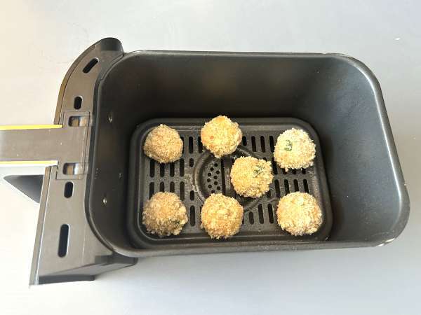 Хрупкави питки с риба тон във фритюрника: неустоимо предястие! - Подготовка стъпка 6