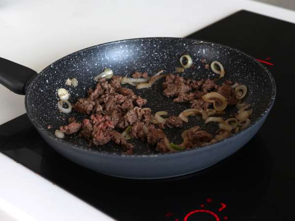 Как се приготвя разтворима юфка? Бърза рецепта с говеждо месо и гъби! - Подготовка стъпка 6