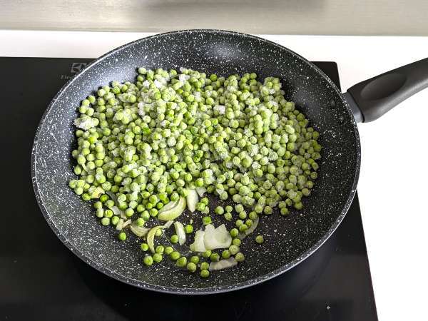 Кюфтета от грах и фета във фритюрник: вкусни и много бързи за приготвяне! - Подготовка стъпка 1