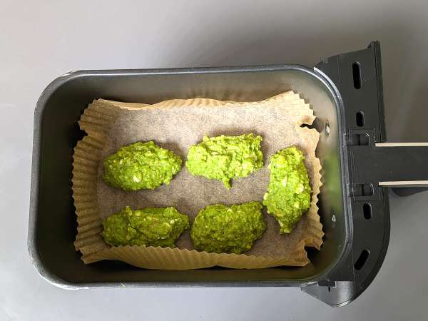 Кюфтета от грах и фета във фритюрник: вкусни и много бързи за приготвяне! - Подготовка стъпка 7