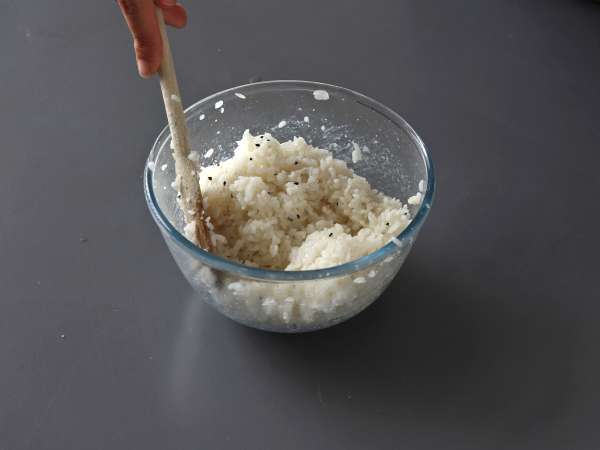 Онигири с риба тон, малкият японски триъгълен сандвич с ориз - おにぎり - Подготовка стъпка 4