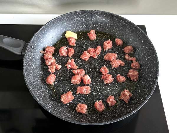 Кремообразна паста с гъби и колбаси - Подготовка стъпка 2