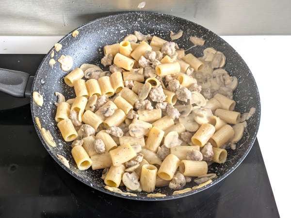 Кремообразна паста с гъби и колбаси - Подготовка стъпка 8