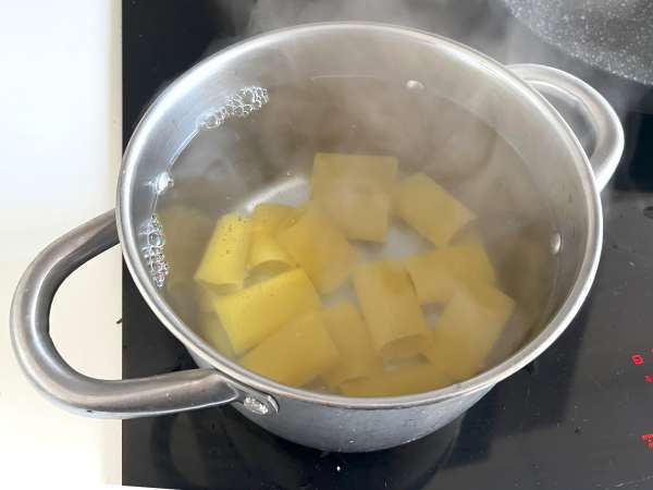 Паста с крем от рикота и босилек - Подготовка стъпка 1