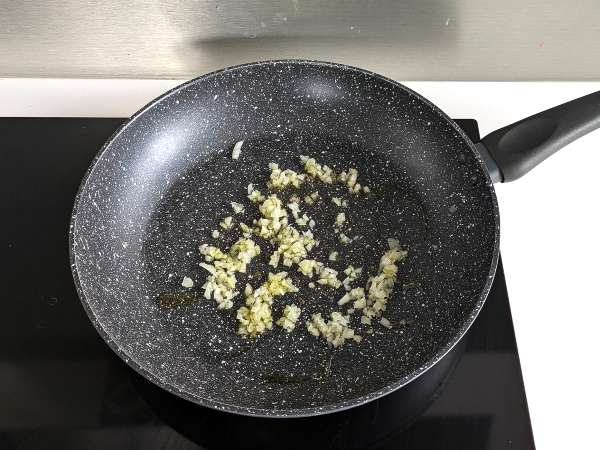 Паста с рикота и орехи: кремообразна и хрупкава - Подготовка стъпка 2