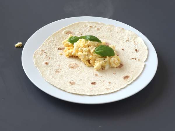 Меко и суперпротеиново обвиване с яйца и фета - Подготовка стъпка 6