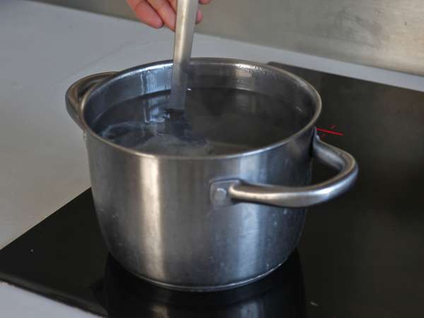 Яйца по турски на основата на кисело мляко с пикантно масло - çilbir - Подготовка стъпка 3