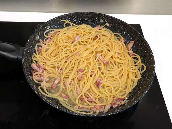 Паста с бекон: лесна, евтина и кремообразна - Подготовка стъпка 4