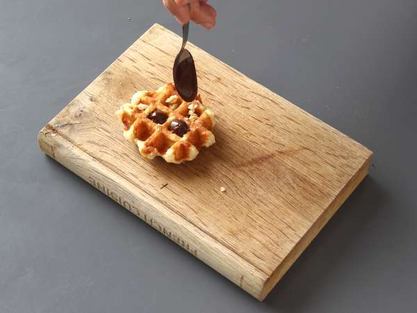 Вафли с плодове, шоколад и бита сметана - Подготовка стъпка 3