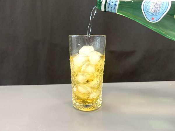 Мартини Шприц без алкохол - сладък коктейл с цветя за аперитив - Подготовка стъпка 3