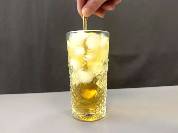 Мартини Шприц без алкохол - сладък коктейл с цветя за аперитив - Подготовка стъпка 4