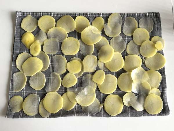 Картофен чипс, приготвен в микровълнова фурна - Подготовка стъпка 4