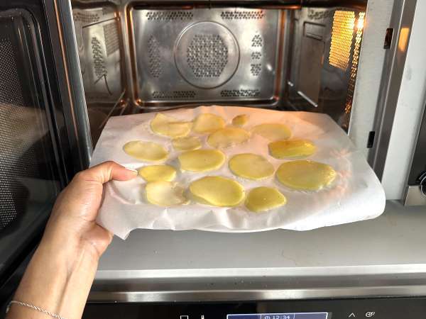 Картофен чипс, приготвен в микровълнова фурна - Подготовка стъпка 7