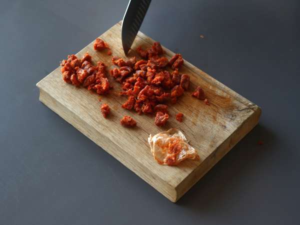 Меки и пикантни мъфини с чоризо - Подготовка стъпка 1