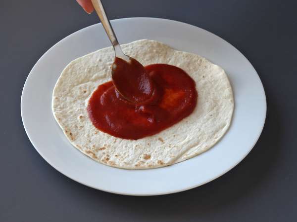 Какво да правим с тортилите Гурме ястие за споделяне, с вкус на пица! - Подготовка стъпка 2