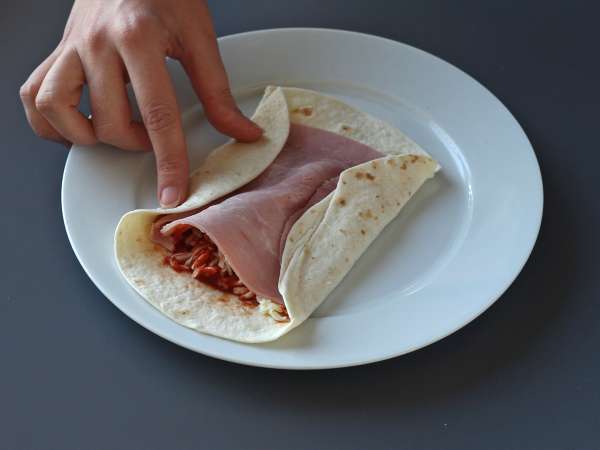 Какво да правим с тортилите Гурме ястие за споделяне, с вкус на пица! - Подготовка стъпка 4