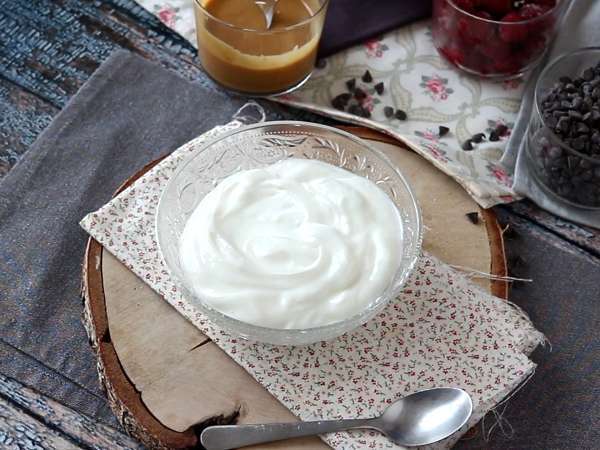 Купа Skyr с червени плодове, фъстъчено масло и шоколад - Подготовка стъпка 1